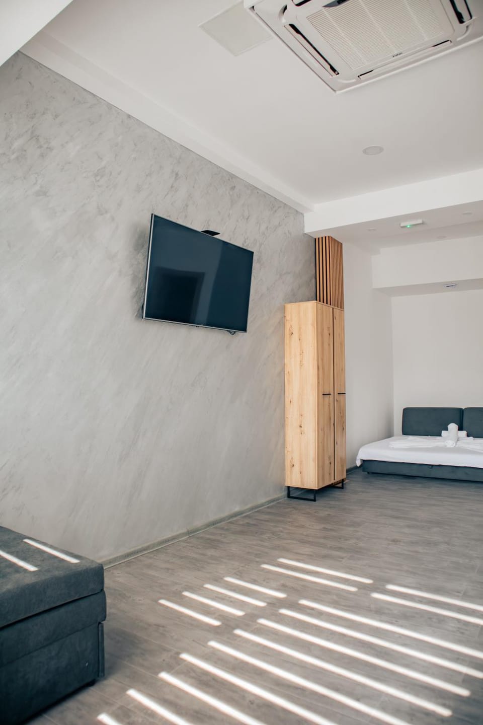 Communal lounge/ TV room, Bed, TV and multimedia, wardrobe