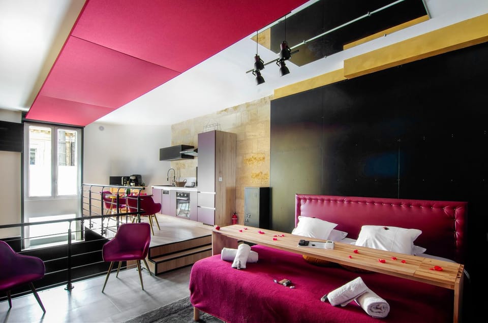 Seating area, Bedroom