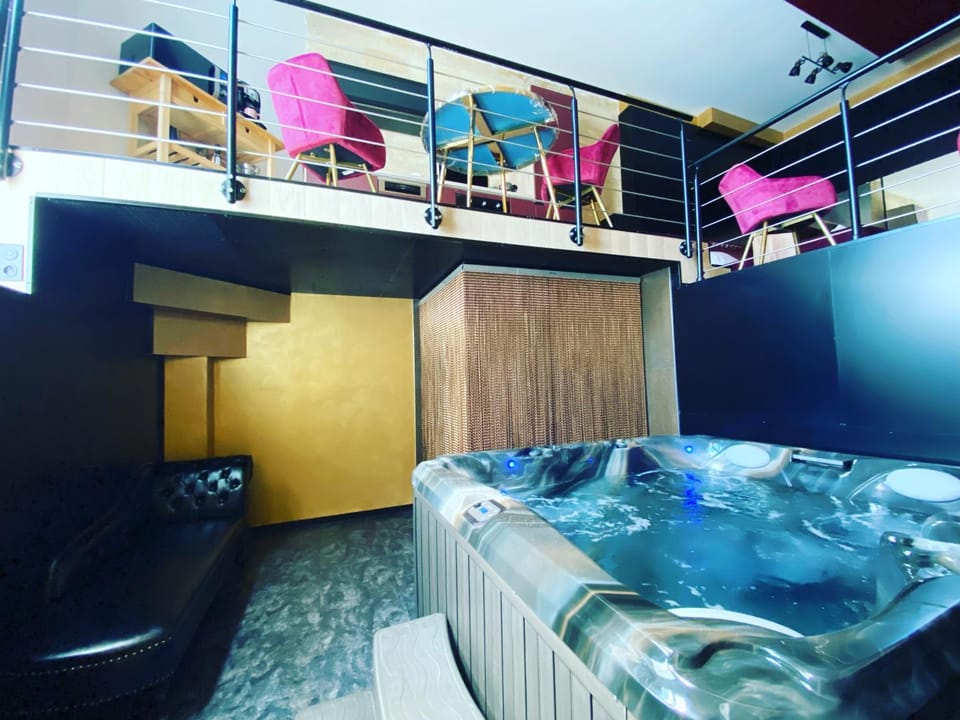 Hot Tub, Spa and wellness centre/facilities