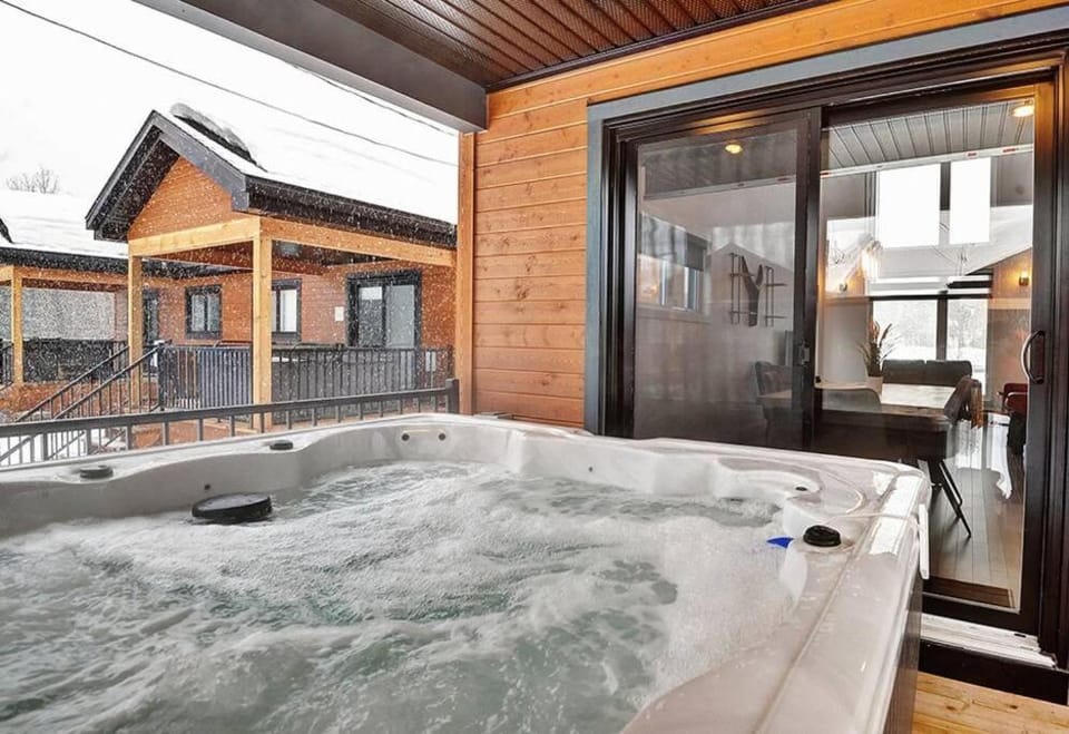 05 Chemin des Cascades Chalet in Quebec