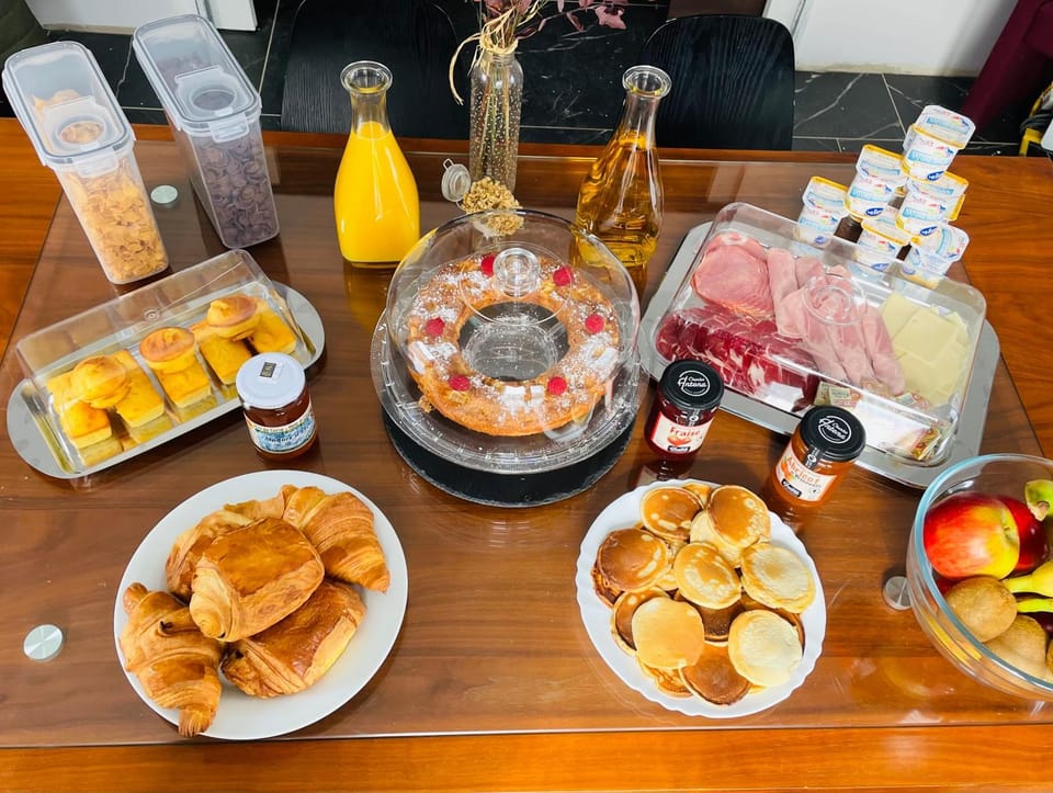 Breakfast, Buffet breakfast