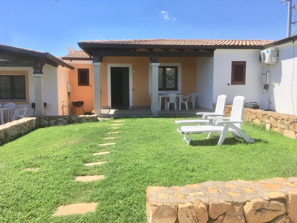 Property building, Patio, Garden, sunbed
