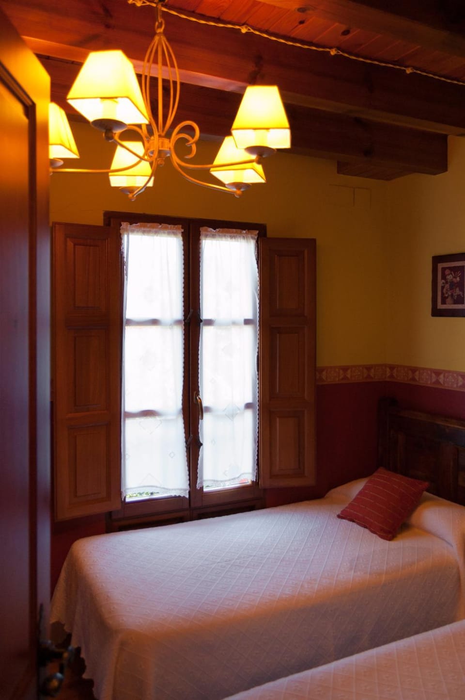 Photo of the whole room, Decorative detail