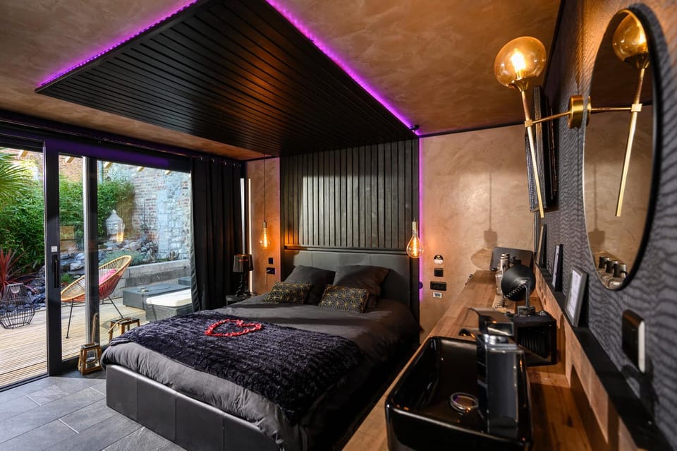 View (from property/room), Bedroom, Garden view