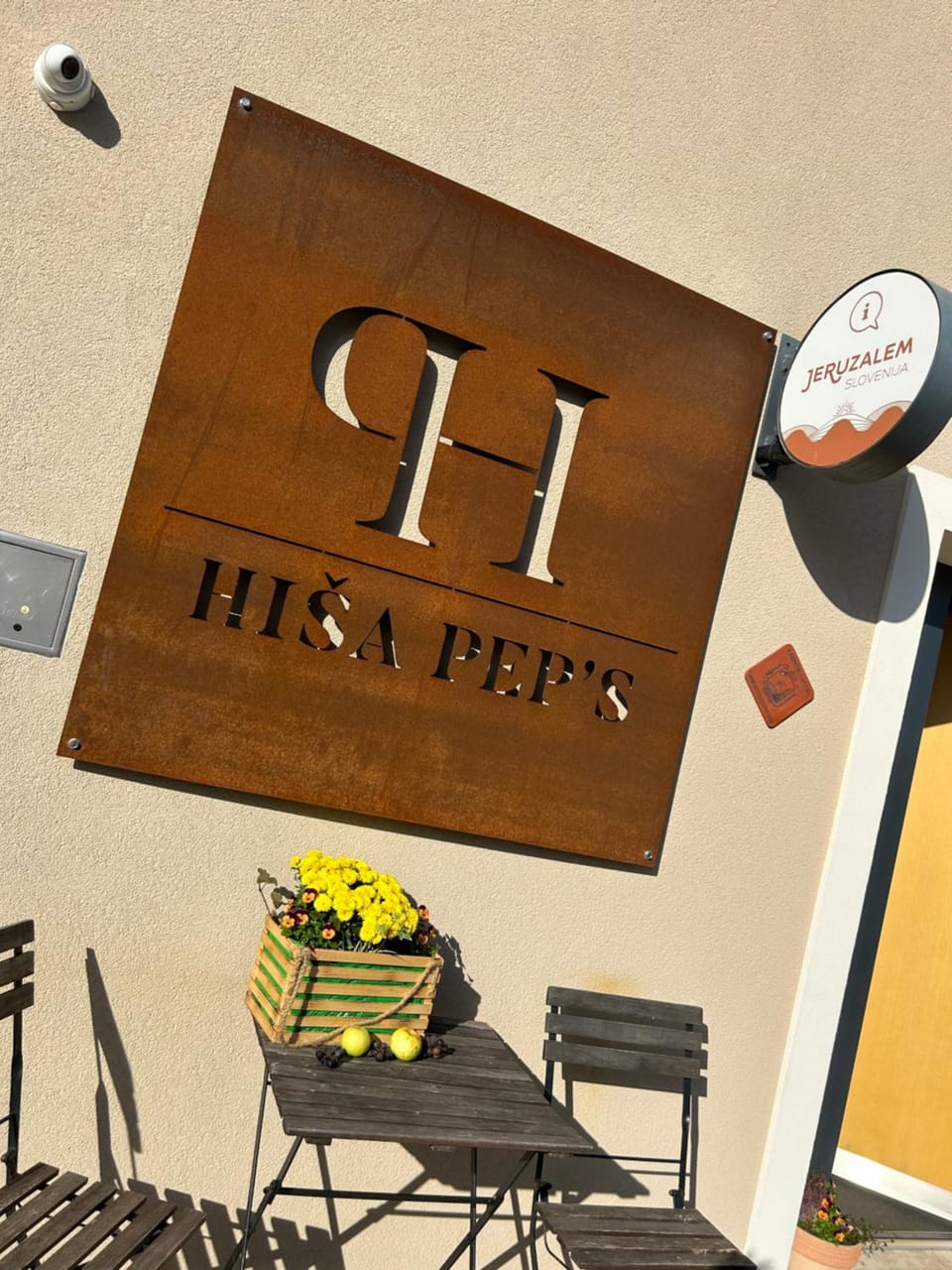 Logo/Certificate/Sign, Internal: Not applicable to any particular room