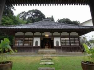 Facade/entrance, Day, Garden