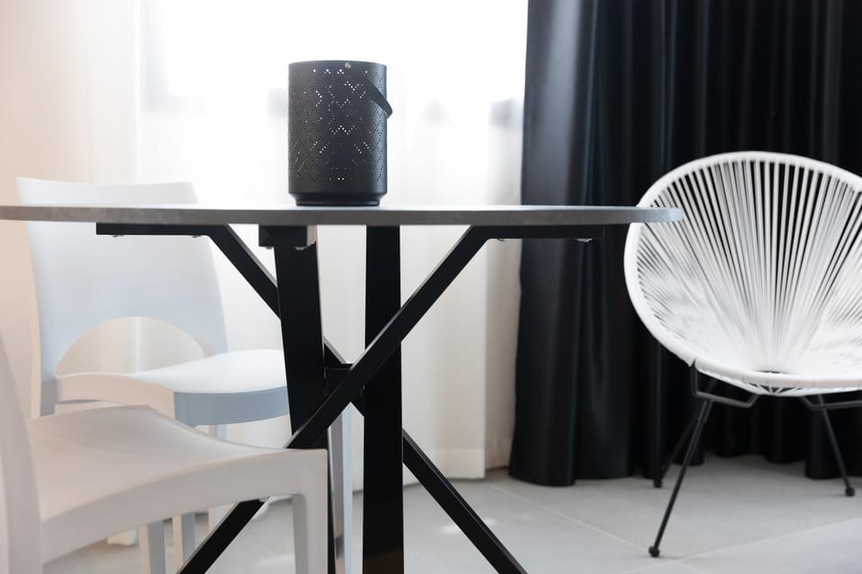 Photo of the whole room, Dining area, Lunch