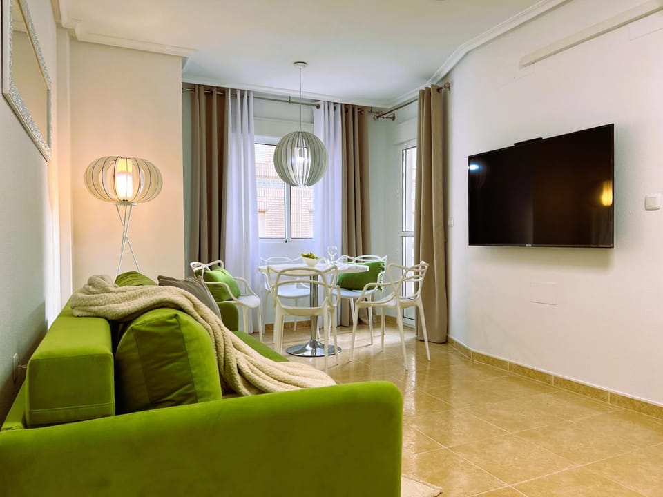 TV and multimedia, Living room, Seating area, Dining area