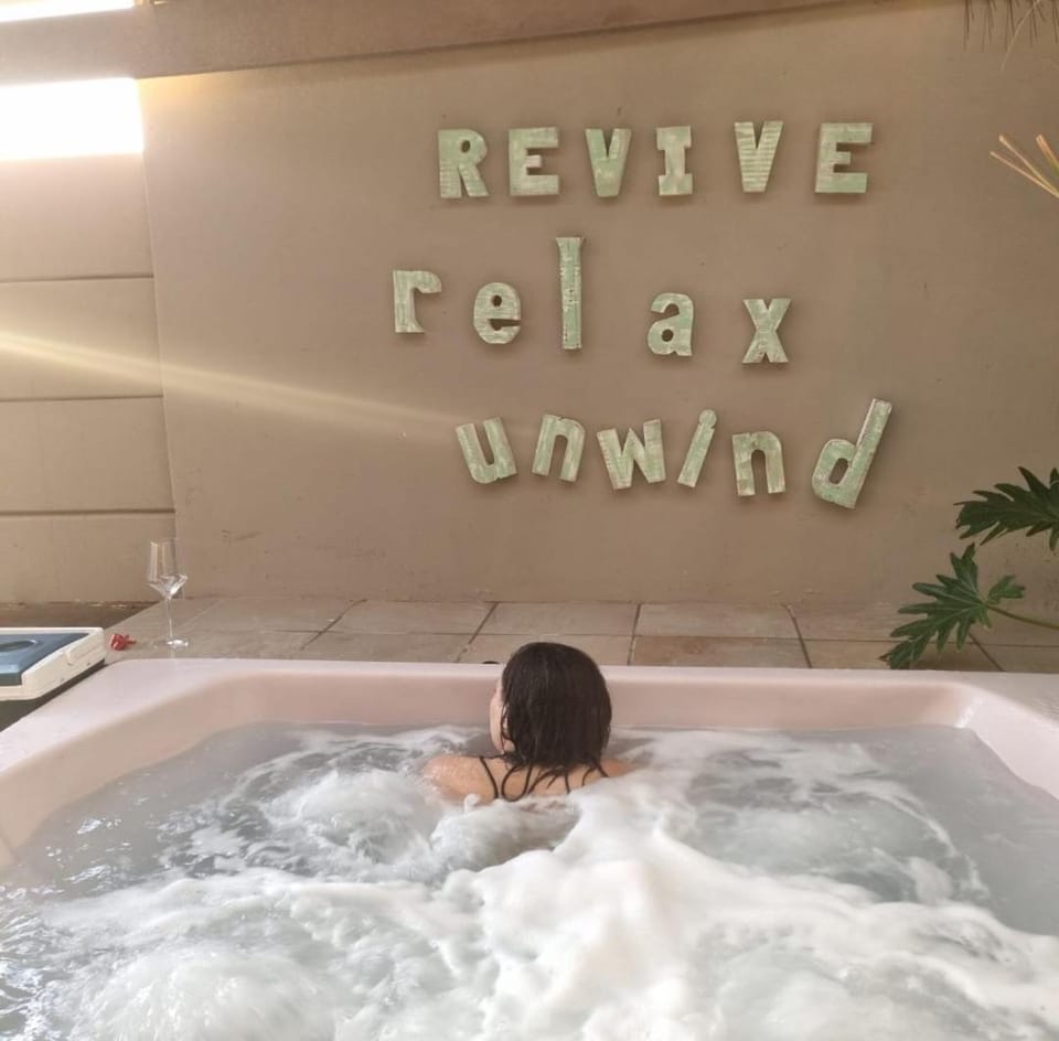 Hot Tub, Hot Tub