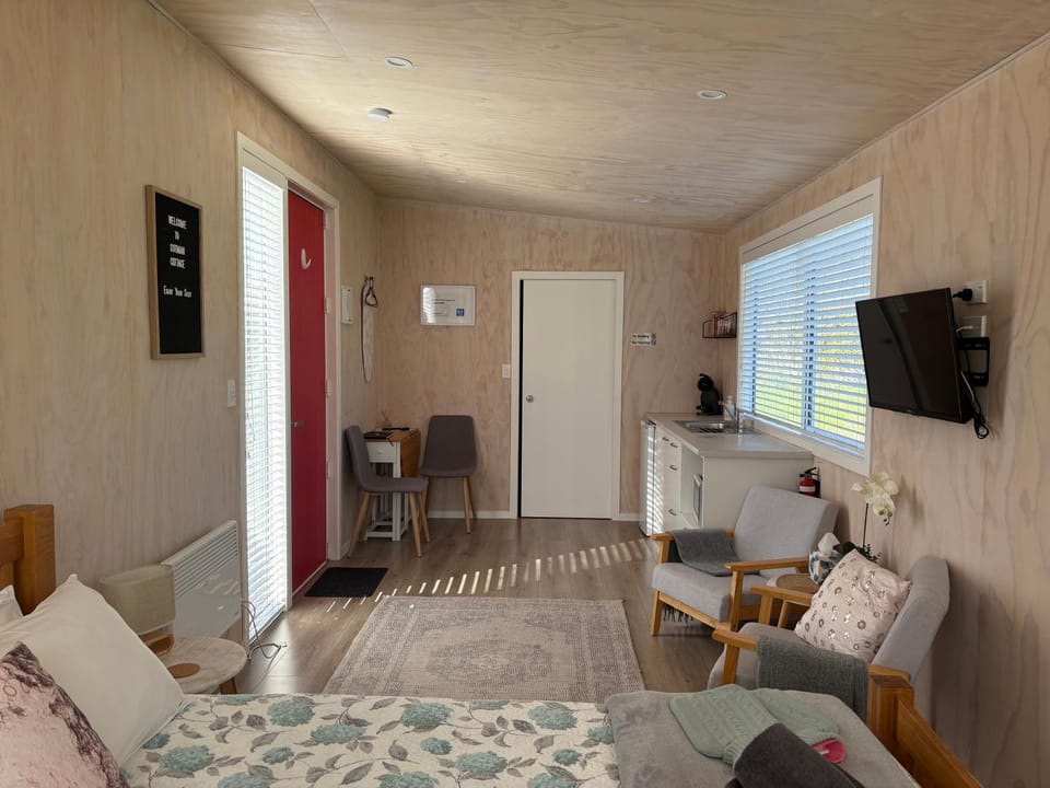 Cotman Cottage on Coatesville House in Auckland