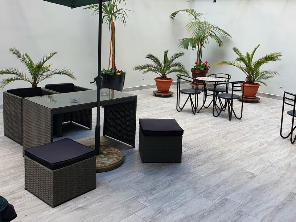 Patio, BBQ facilities, Living room, Seating area
