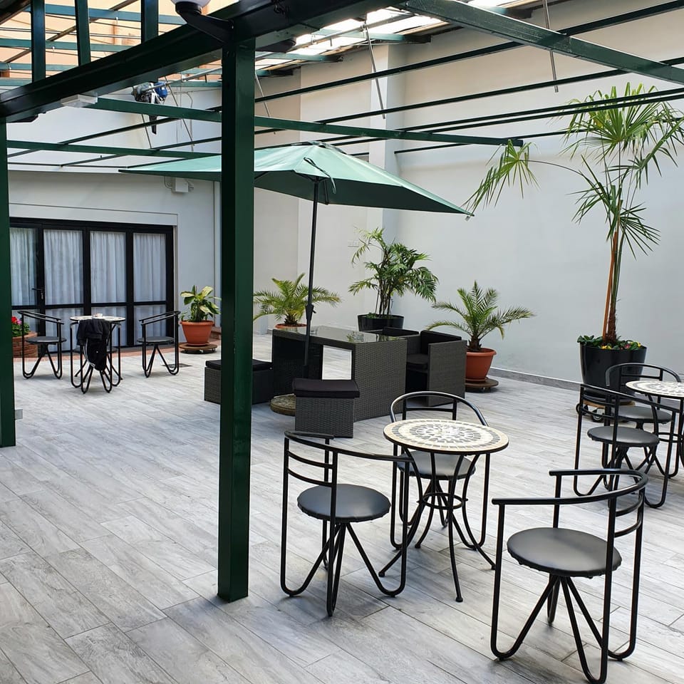 Patio, Restaurant/places to eat, Lounge or bar