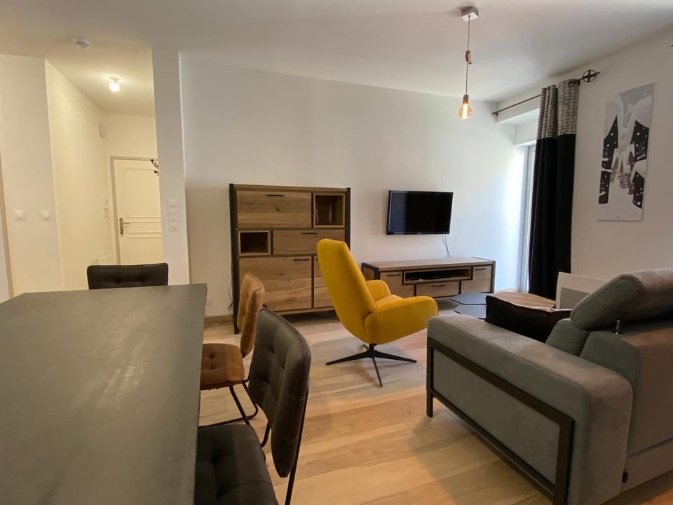 Plein centre, T3 5P totalement rénové 55m2. WIFI Apartment in Cauterets