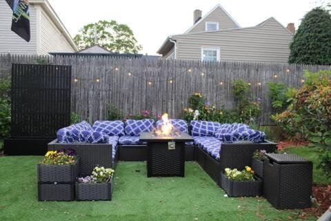 NEW! Family-Friendly Getaway -1 Mi to Dtwn Salem w Roof Deck & Tiki Bar Apartment in Salem
