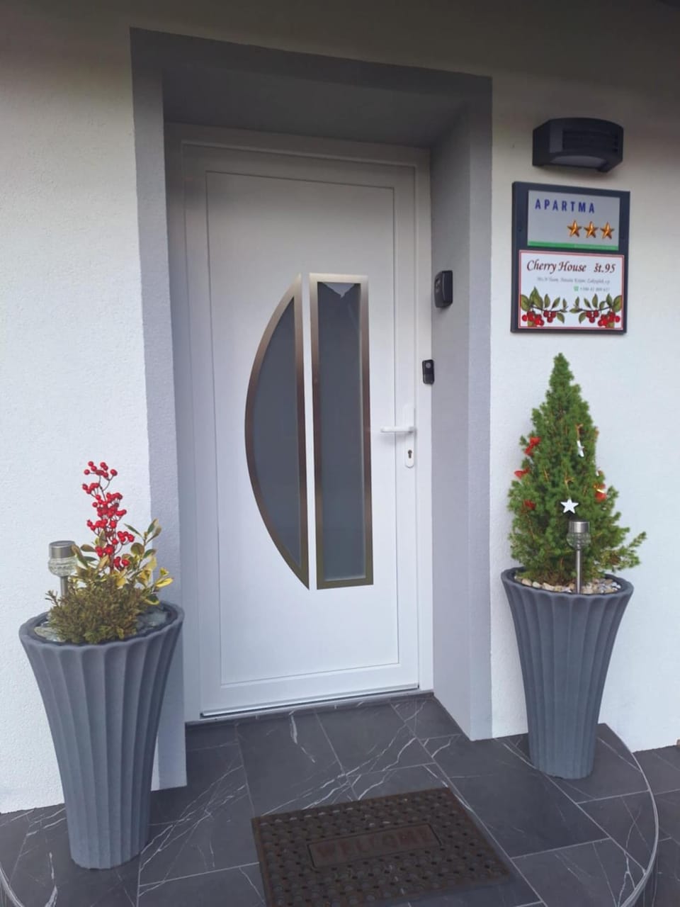 Facade/entrance