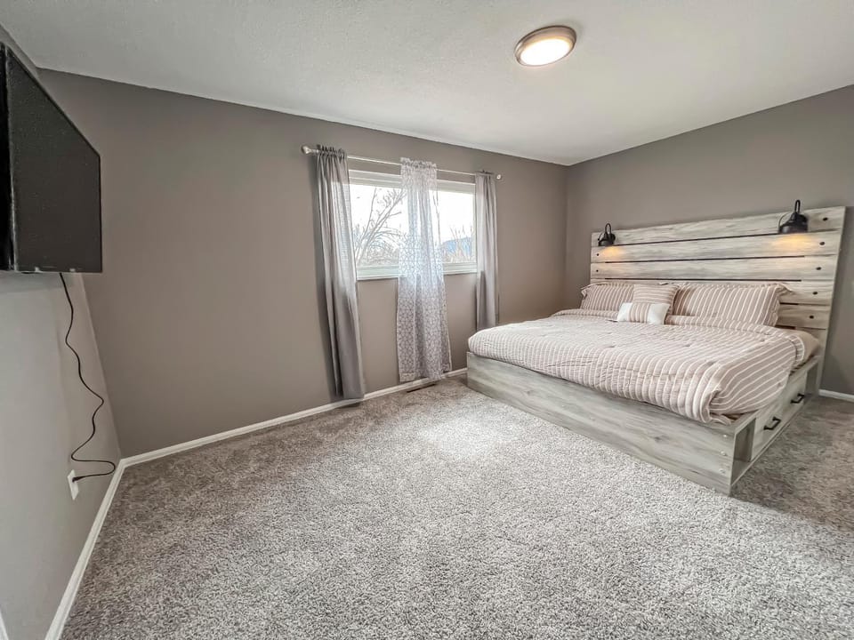 Pet Friendly Close to all Attractions. MTN Views! Villa in Colorado Springs