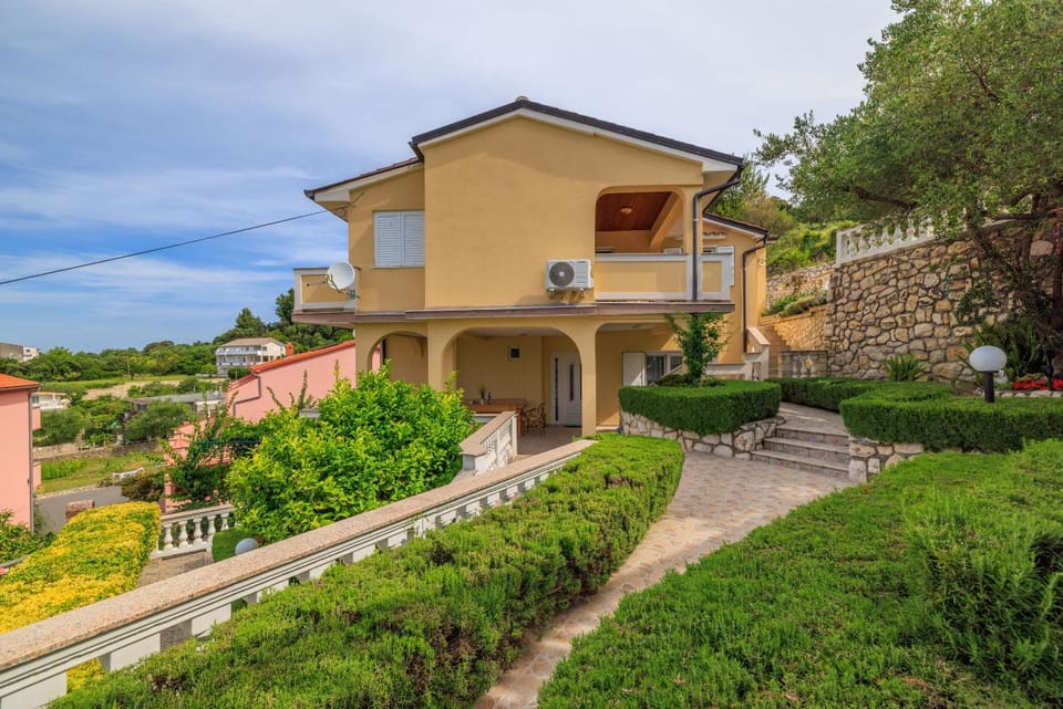 Patio, Facade/entrance