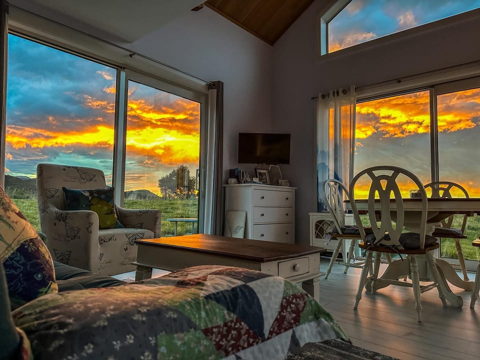 View (from property/room), Living room, Sunrise