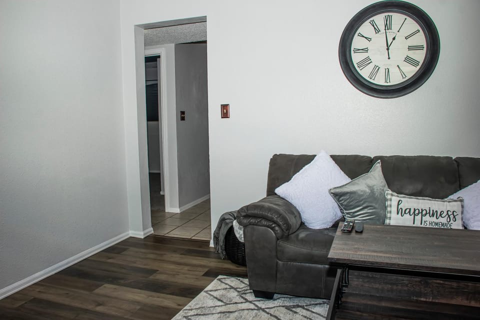 Lovely 2 bedroom! Close to All in a 4Plex Apartment in Colorado Springs
