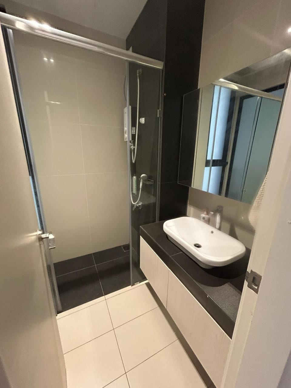 Shower, Toilet