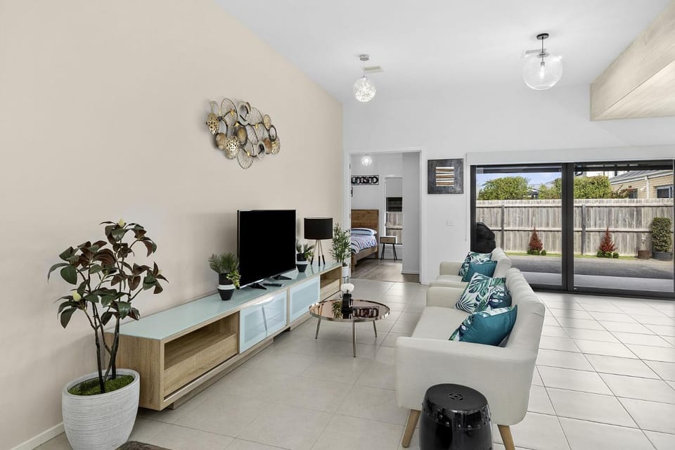 Lowtide Five Bedroom 22 House in Torquay
