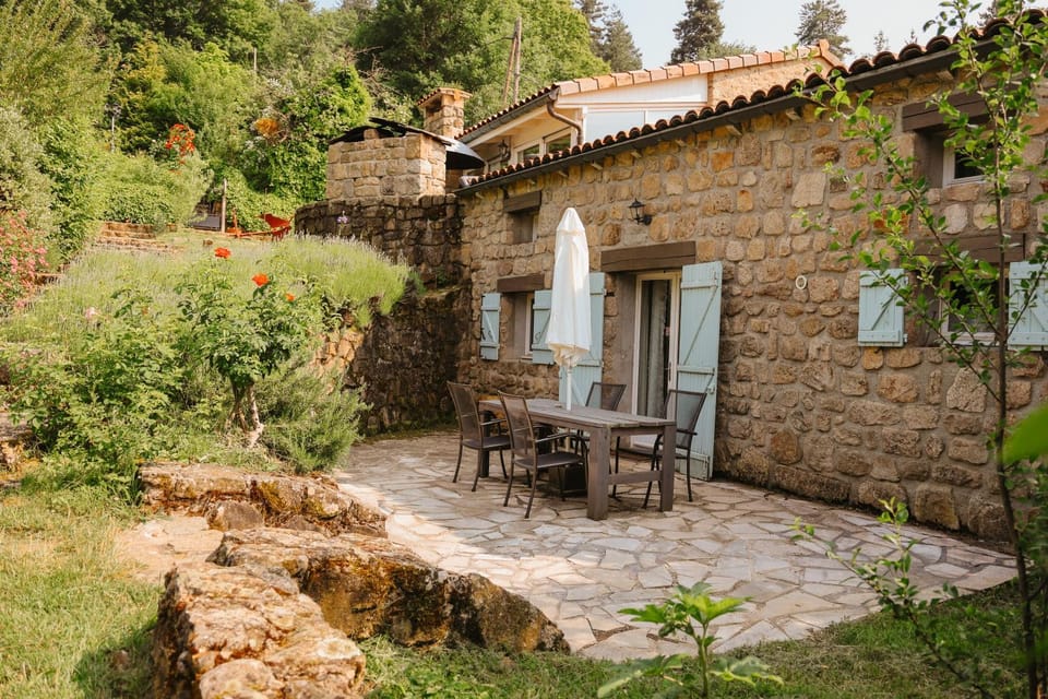 Patio, Natural landscape, Garden, Dining area, Garden view