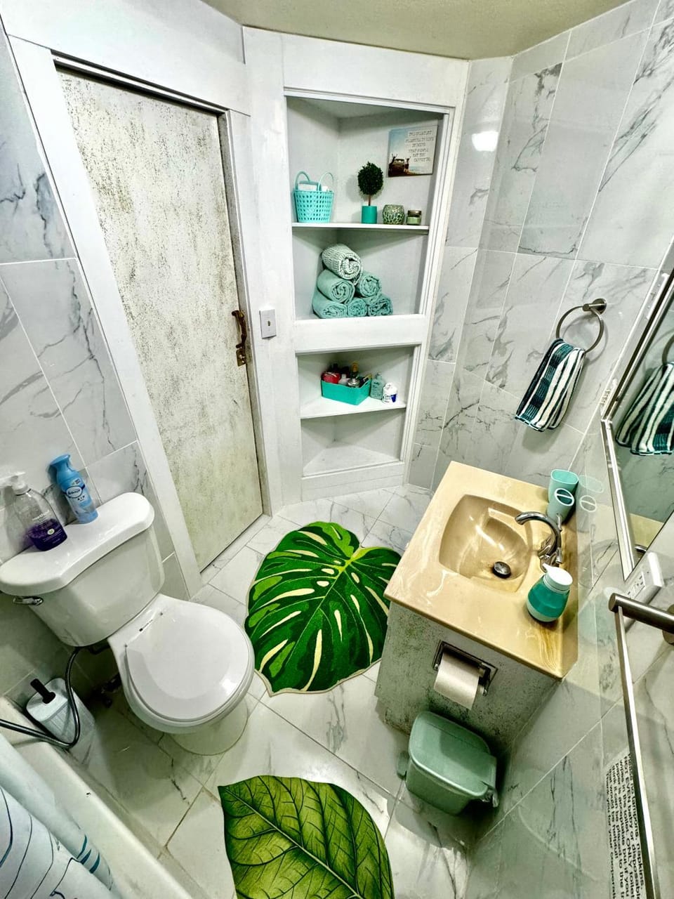 Shower, Toilet, Bathroom, towels