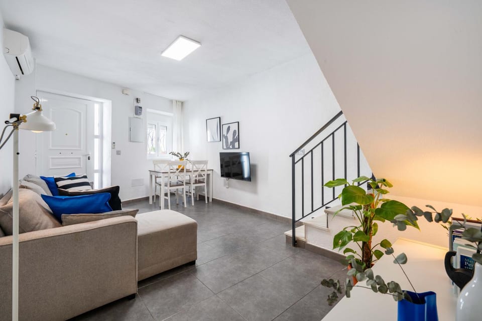 TV and multimedia, Living room, Dining area