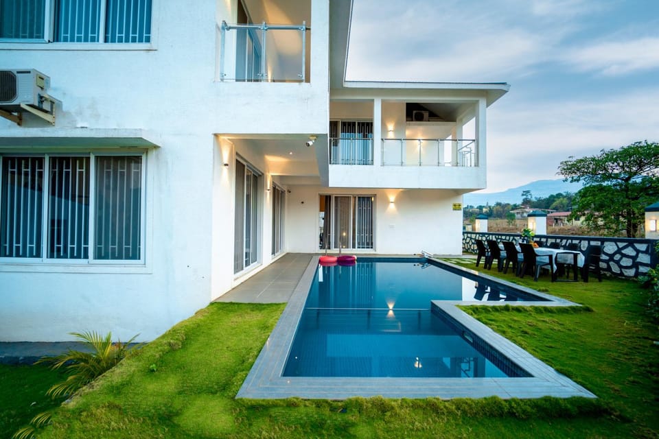 Swimming pool, Swimming pool