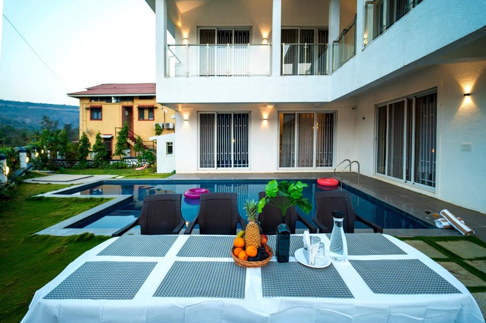 Property building, Pool view, Swimming pool, Swimming pool