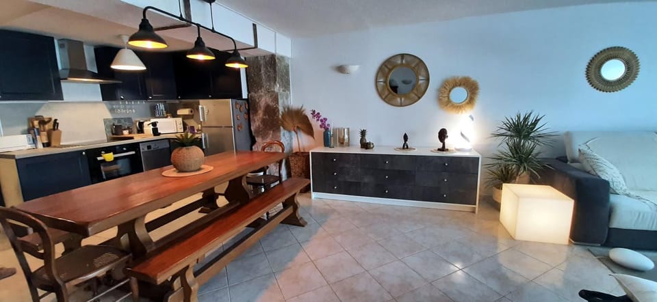 Kitchen or kitchenette, Living room