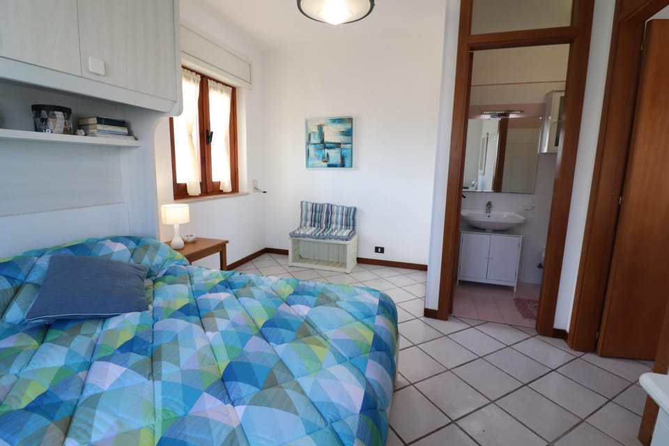Bed, Bathroom, Photo of the whole room, Bedroom