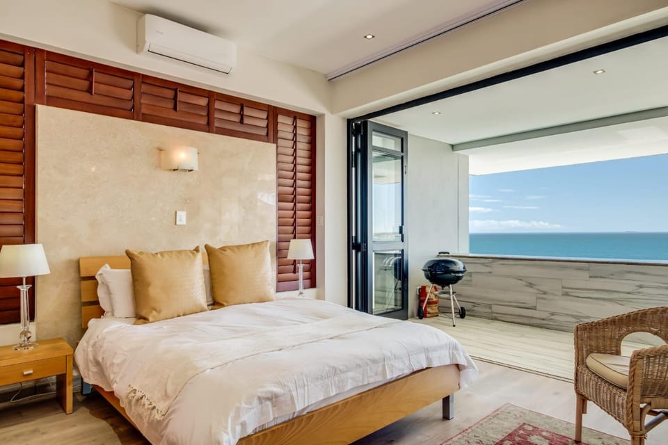 Bed, View (from property/room), Balcony/Terrace, Bedroom, Sea view
