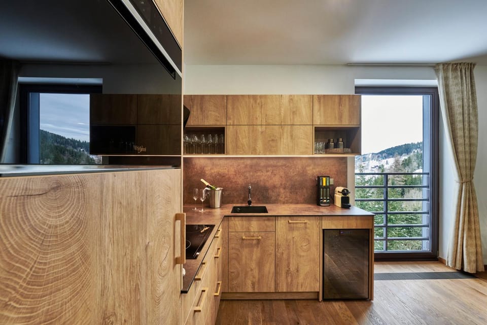 Landmark view, kitchen