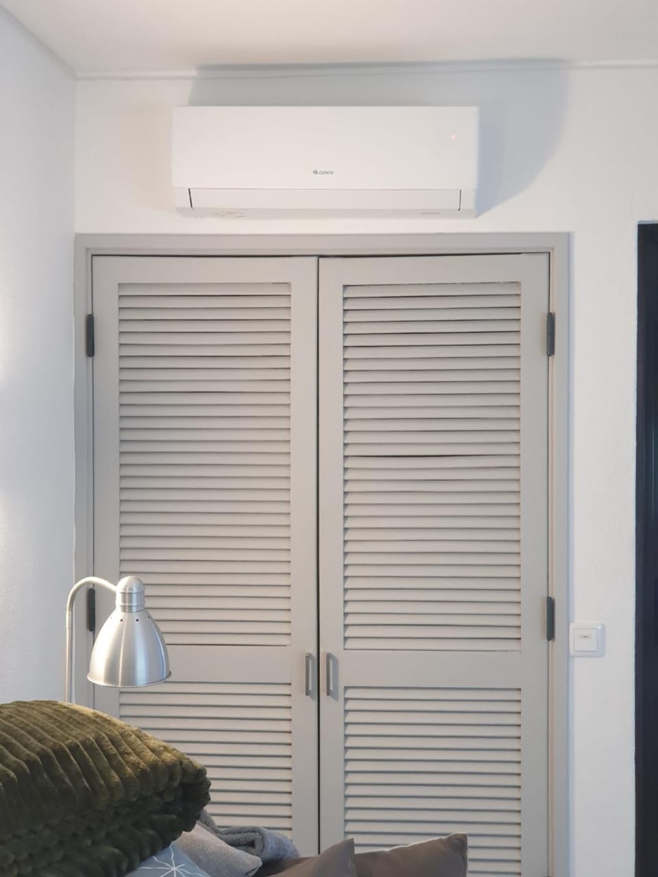 wardrobe, air conditioner