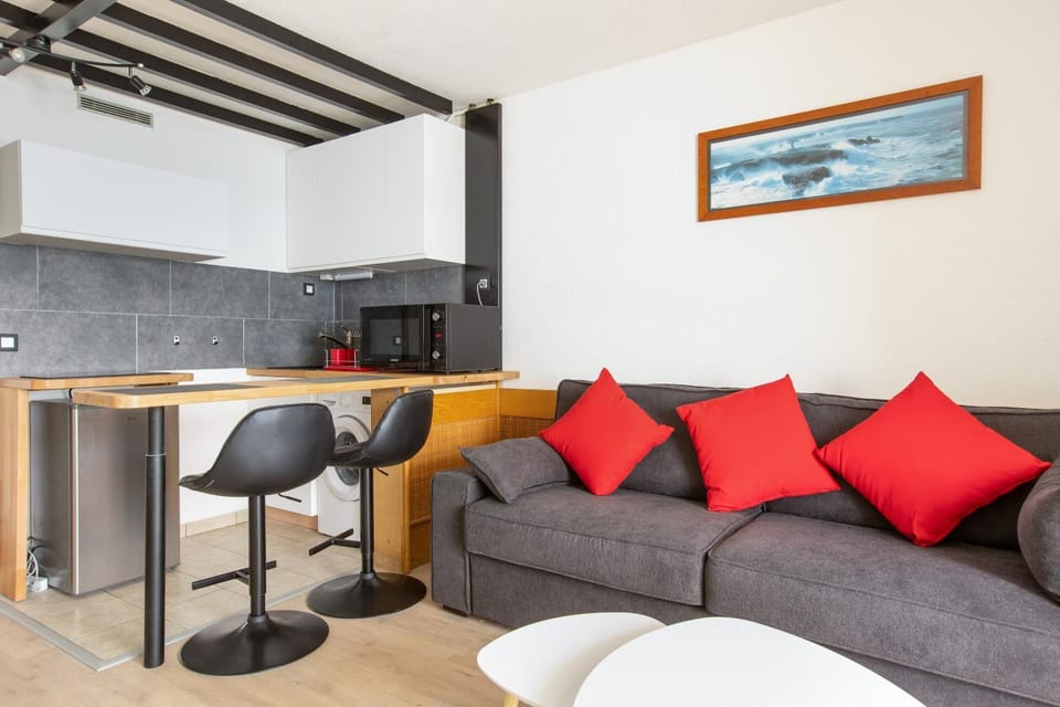 Kitchen or kitchenette, Living room, Dining area