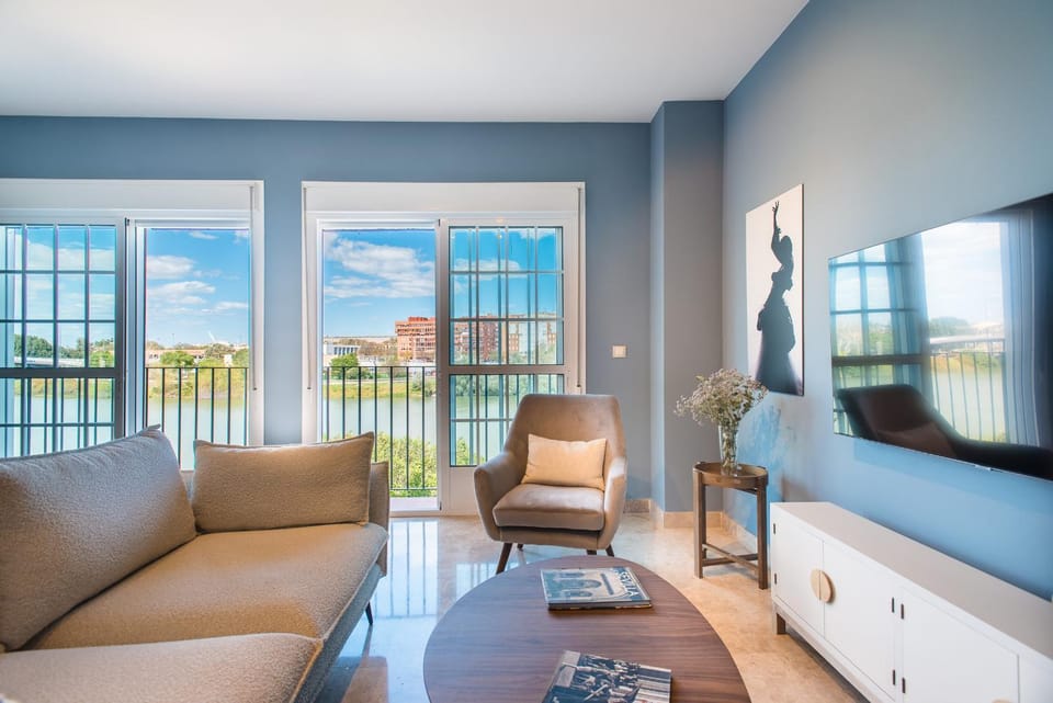 Living room, City view, River view