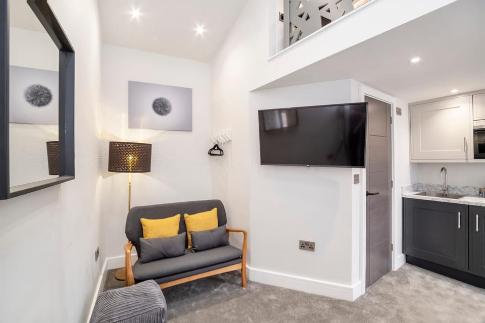 TV and multimedia, Living room, Seating area