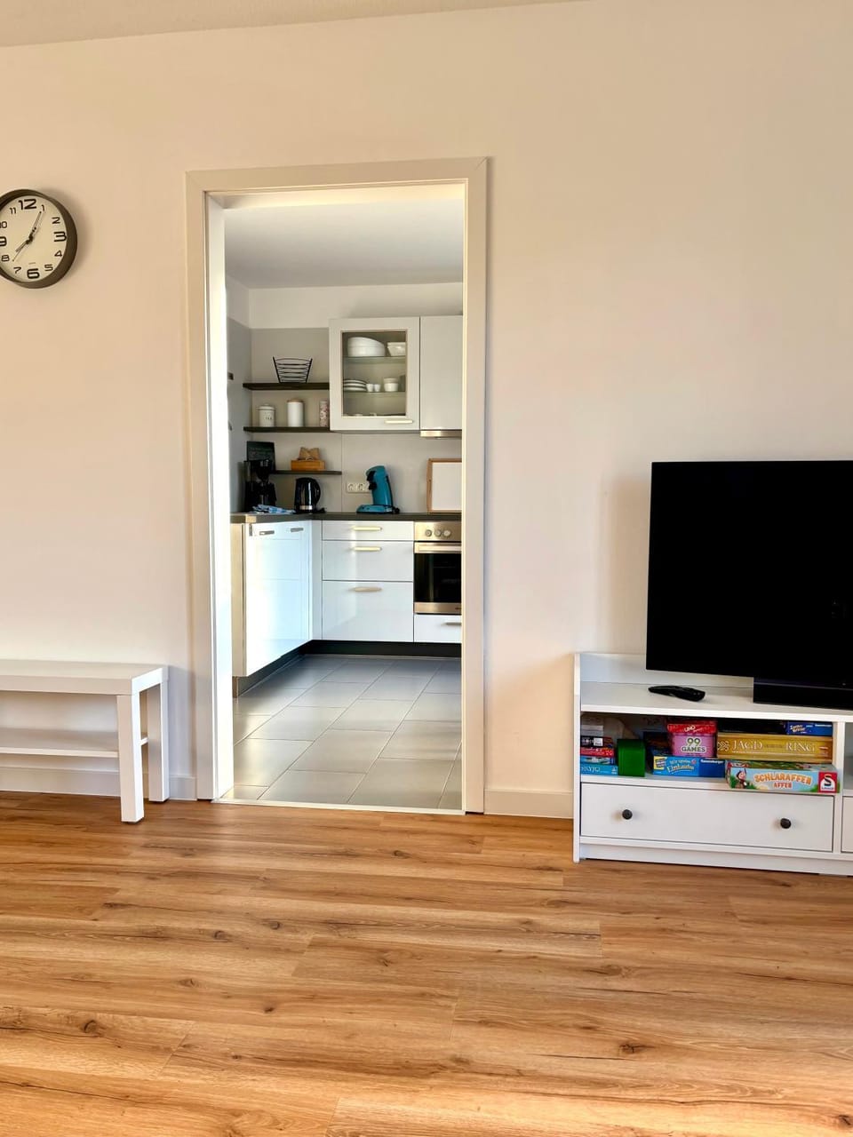 TV and multimedia, Kitchen or kitchenette, Living room, Photo of the whole room