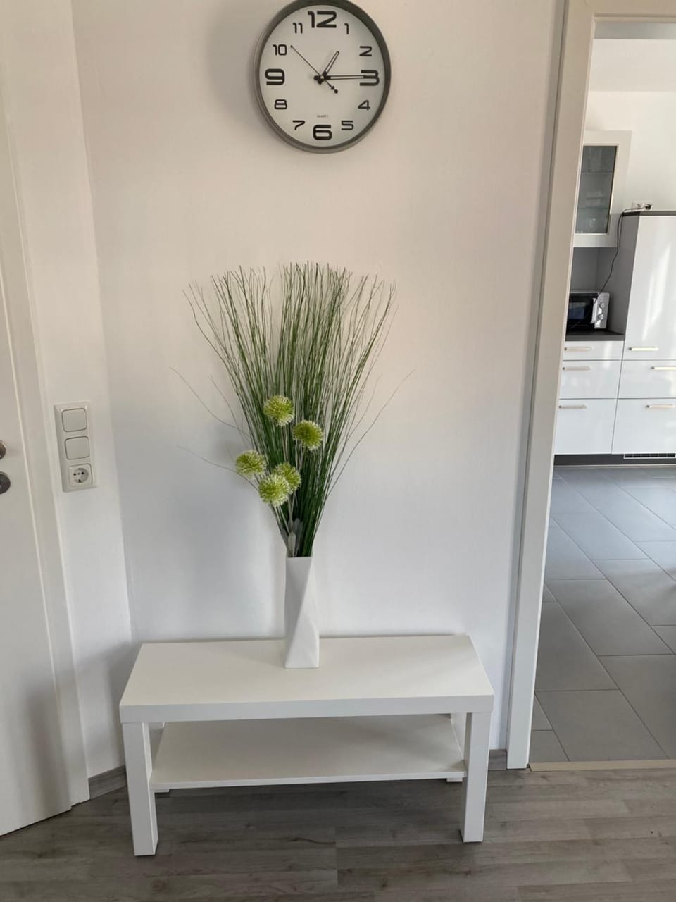 Living room, Photo of the whole room, Decorative detail