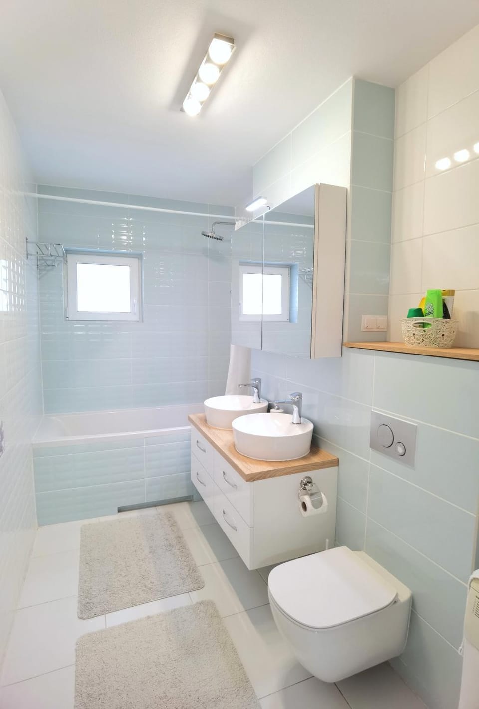 Shower, Toilet, Bathroom, Bath, towels