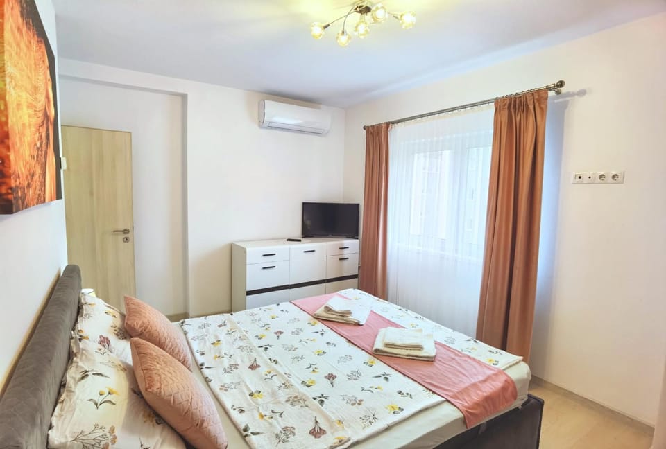 Bed, TV and multimedia, Bedroom, towels, wardrobe, air conditioner