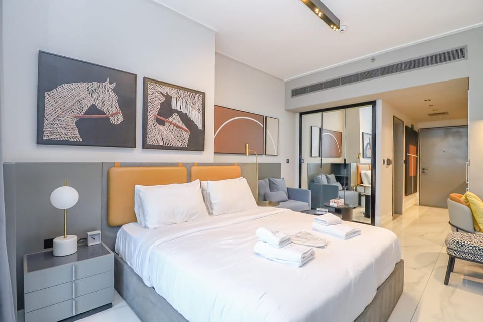 Bed, towels