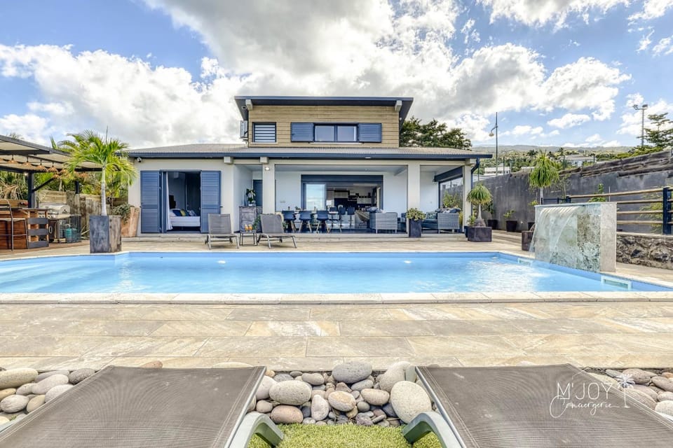 VILLA SYLBRIA - 4-bedroom villa heated pool & sea view Villa in Réunion