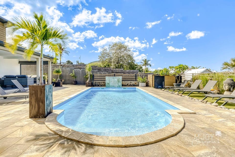 VILLA SYLBRIA - 4-bedroom villa heated pool & sea view Villa in Réunion