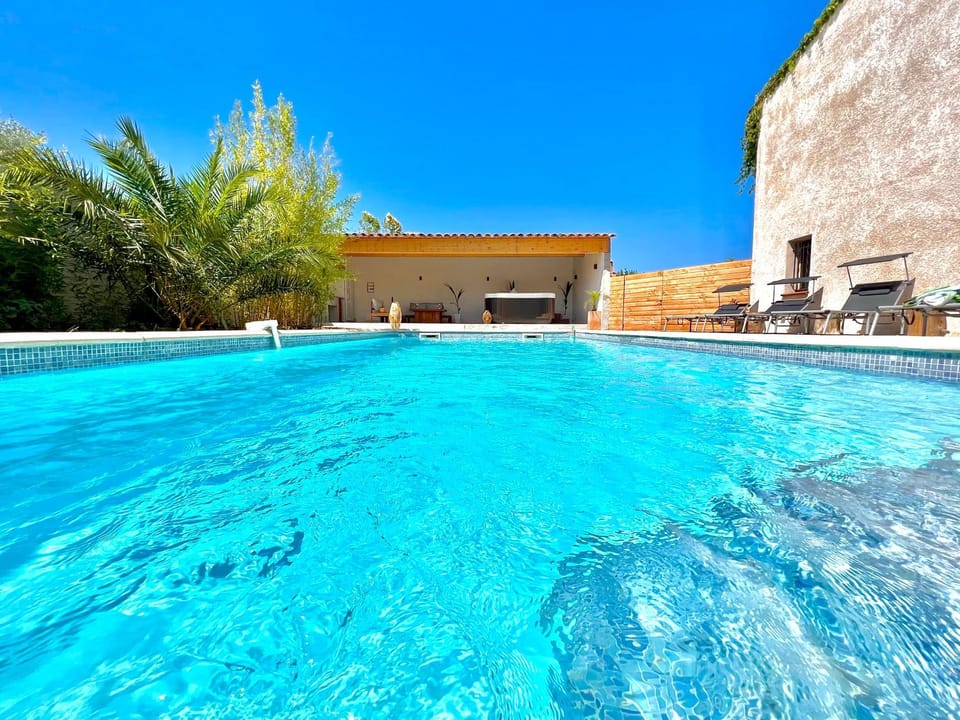 Swimming pool, Swimming pool