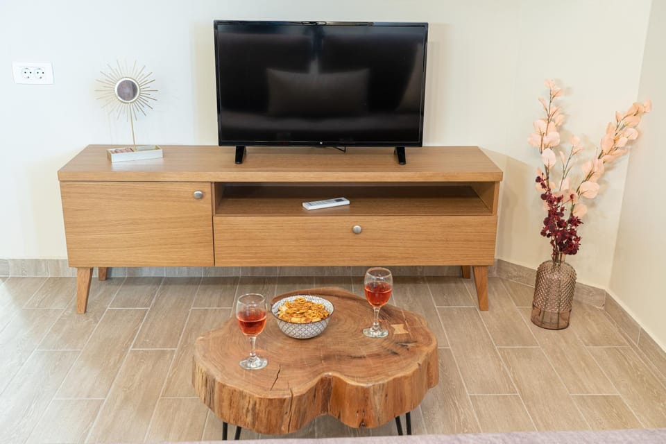 Communal lounge/ TV room, TV and multimedia
