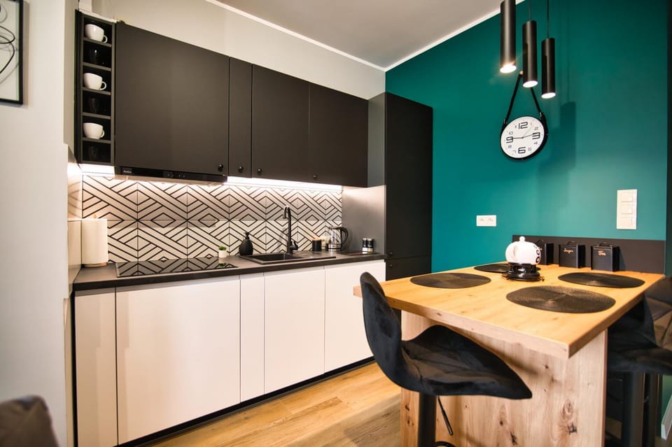 Coffee/tea facilities, Kitchen or kitchenette, Dining area
