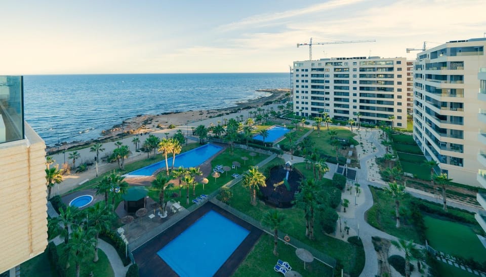 Property building, Nearby landmark, Day, Neighbourhood, Natural landscape, Beach, Pool view, Sea view, Street view, Swimming pool, Swimming pool, Location