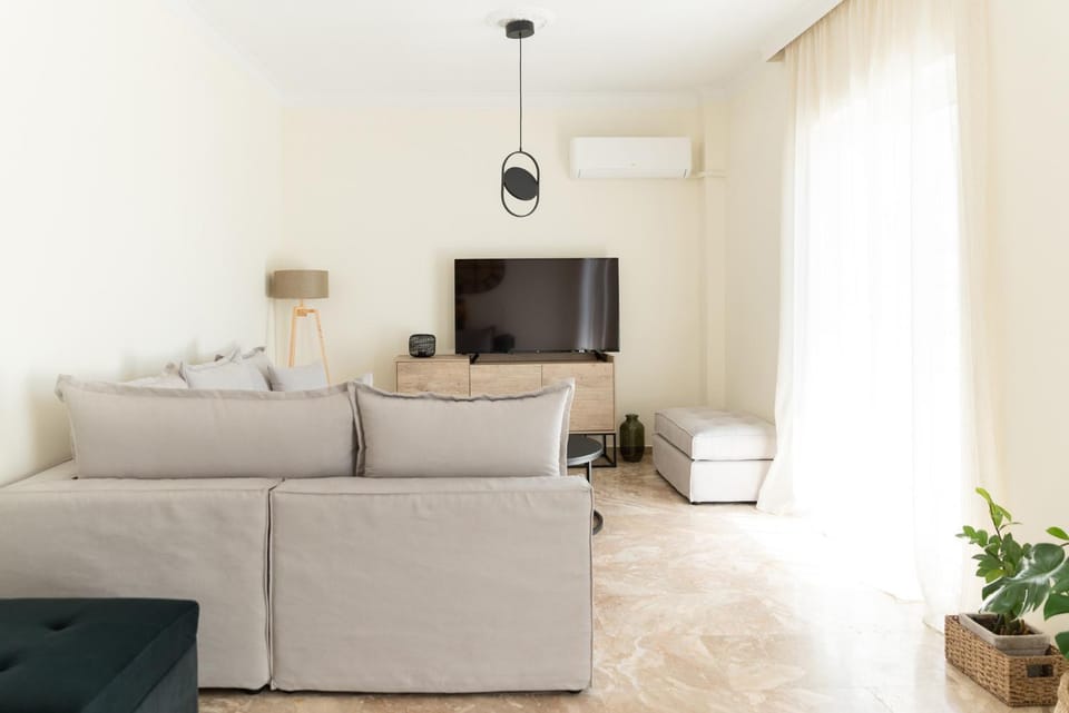 Communal lounge/ TV room, Living room, Seating area, air conditioner